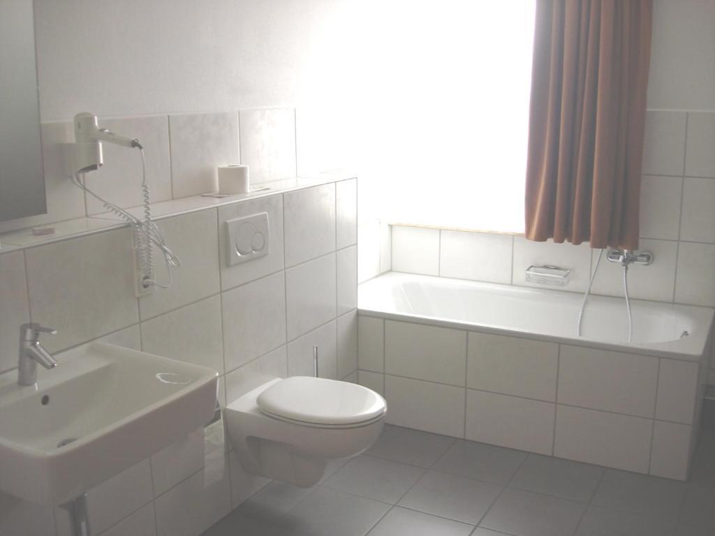 Hotel Zur Sonne Kirchhain Стая снимка